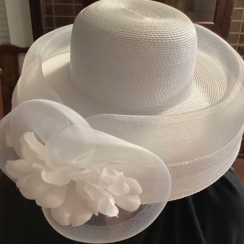 White Floral Round Elegant Hat